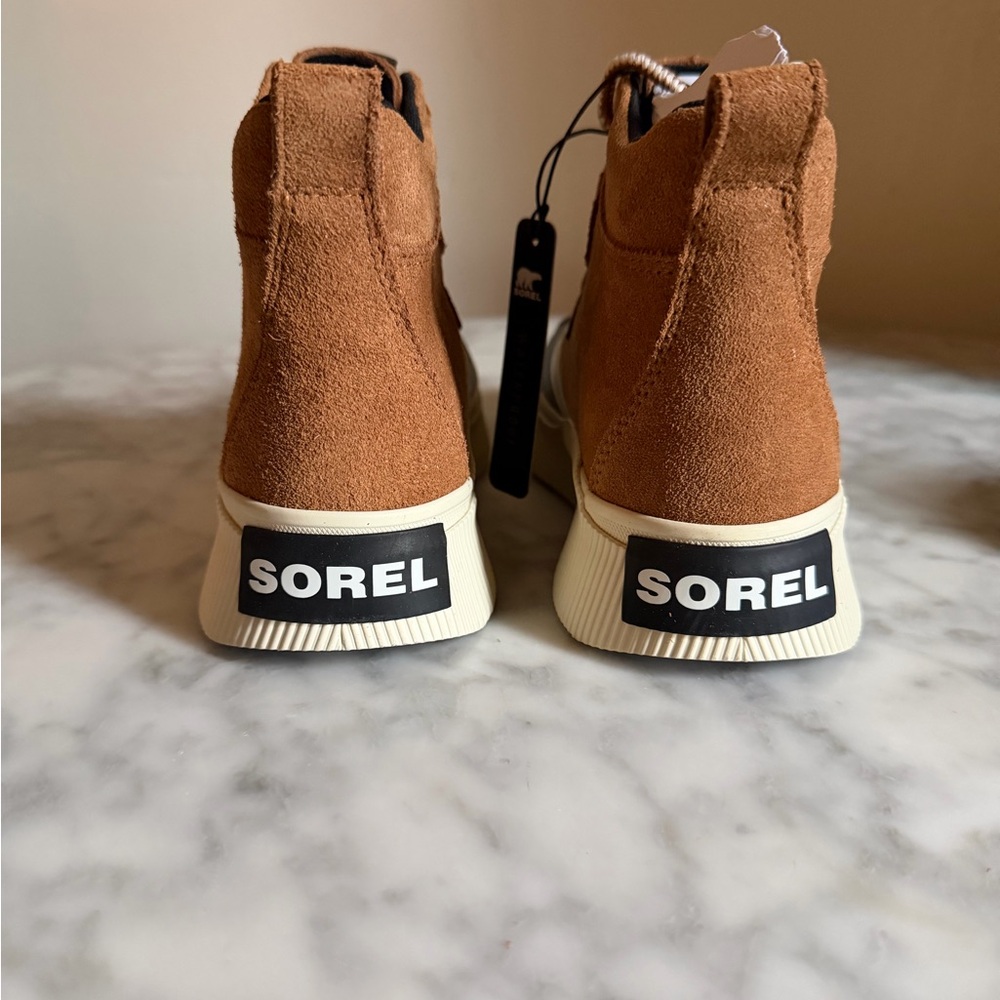 NWT Sorel Kids Out N About IV Waterproof Winter Tan Suede Boots w Black Toe Caps - Picture 3 of 11